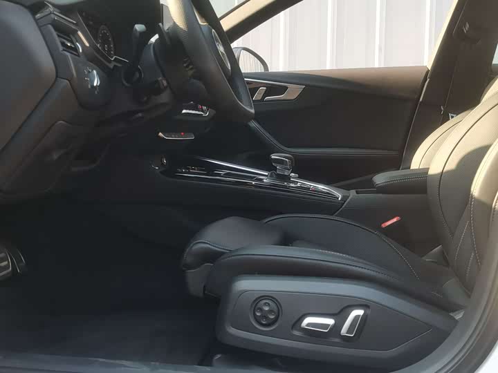 Audi A4L 2025 200 40 TFSI — фото 4