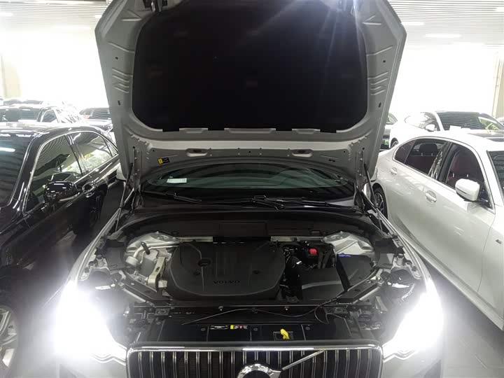 Volvo XC60 2024 B 5 4 WD — фото 16