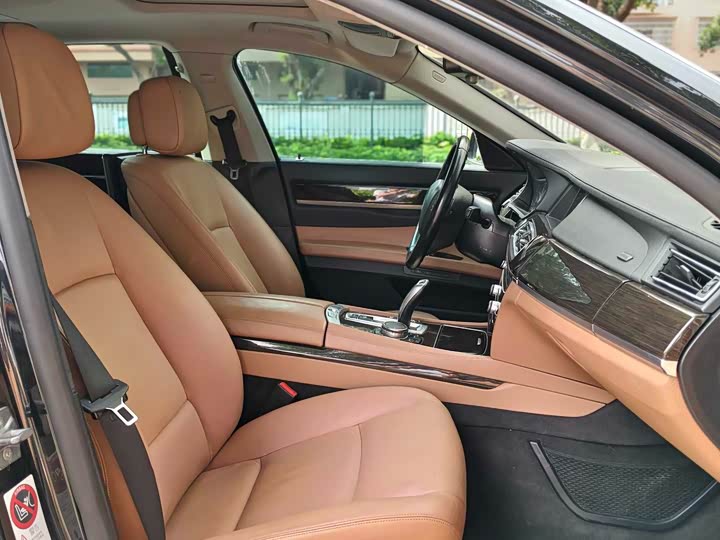 BMW 7 Series 730Li — фото 15