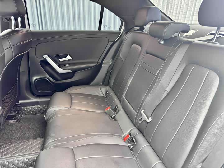 Mercedes-Benz A-Class 2019 A 180 L — фото 11