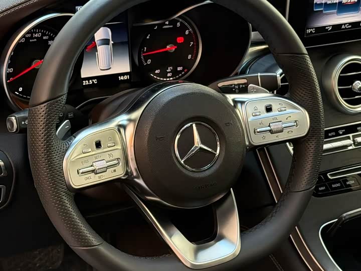 Mercedes-Benz GLC 2019 GLC 260 4 MATIC Luxury — фото 3