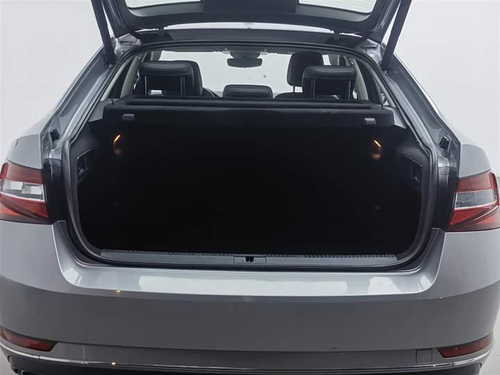 Skoda Superb — фото 16