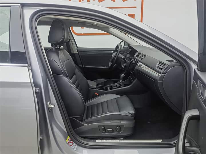 Skoda Superb — фото 23