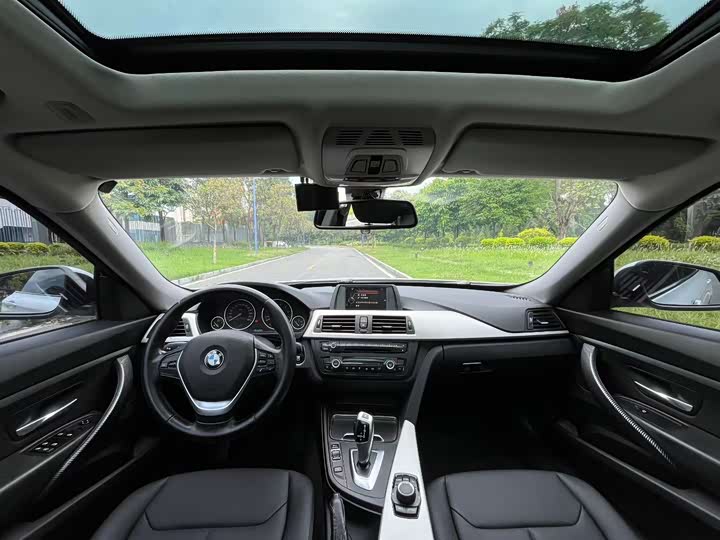 BMW 3-Series 2013 320i Leading — фото 5