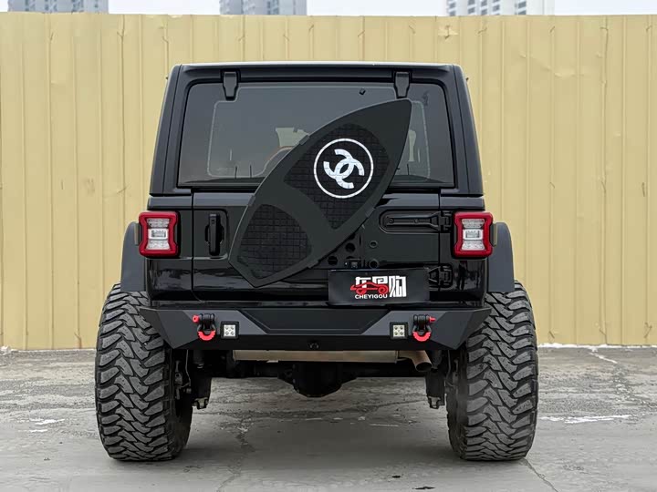Jeep Wrangler — фото 8