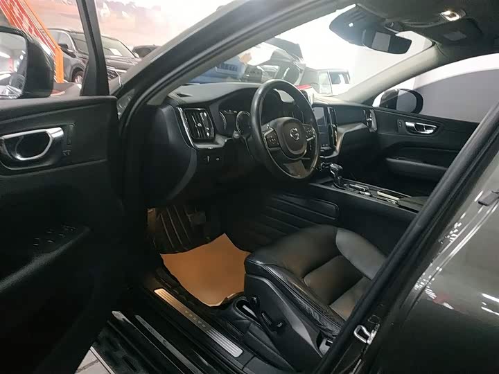 Volvo XC60 2019 T 5 4 WD VI — фото 12