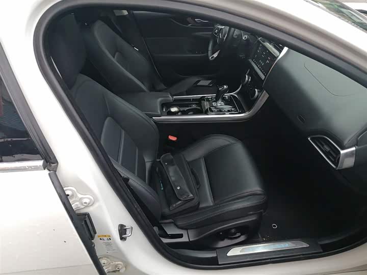 Jaguar XEL 2020 2.0 T 250 PS SE — фото 20