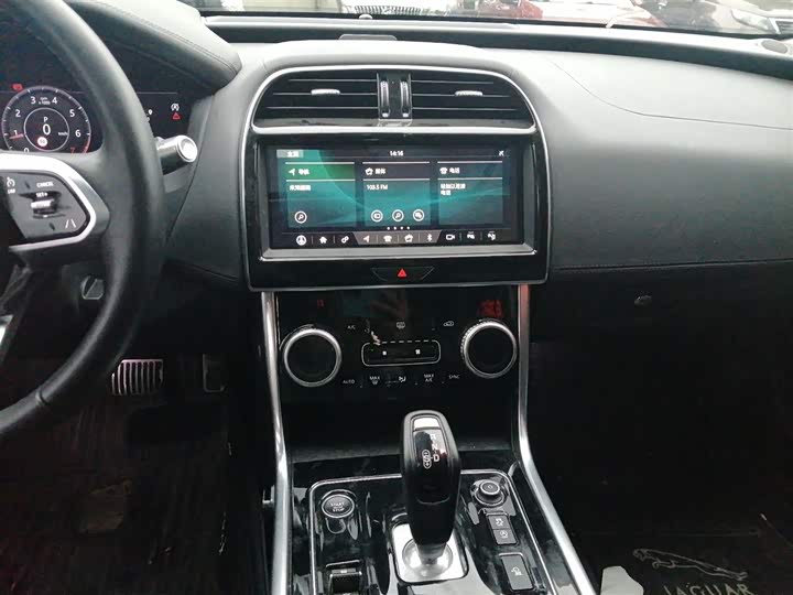 Jaguar XEL 2020 2.0 T 250 PS SE — фото 9
