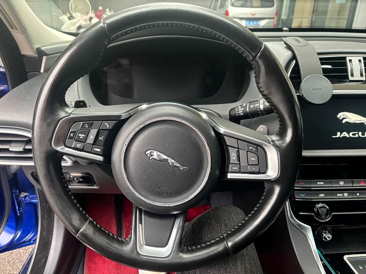 Jaguar XEL 2019 2.0 T 200 PS — фото 7