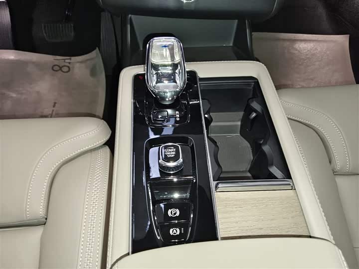 Volvo XC90 Hybrid 2025 T 8 7 — фото 14