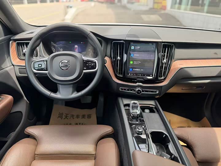 Volvo XC60 Hybrid 2025 Hybrid 4 WD — фото 8