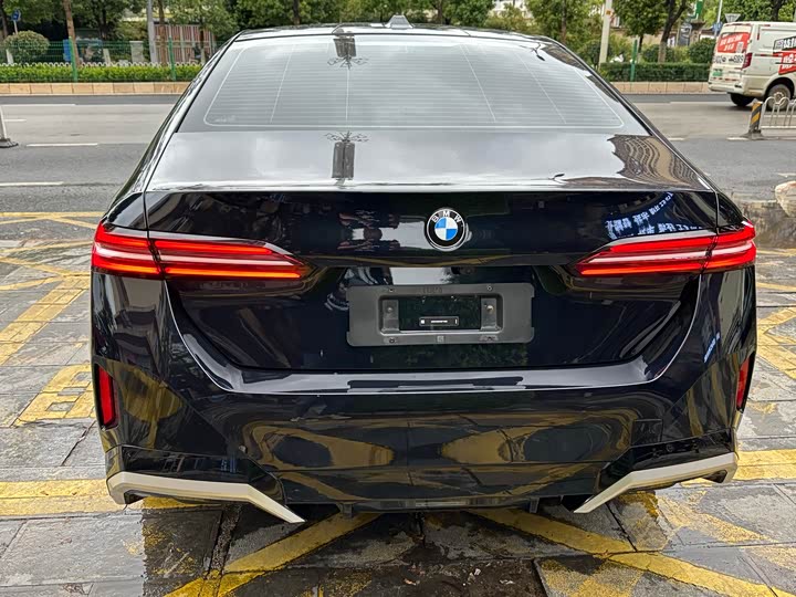 BMW 5-Series 2024 530 Li Leading M — фото 5