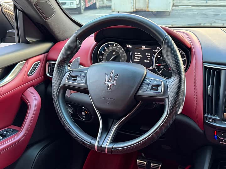 Maserati Levante 2022 3.0 T Modena — фото 13