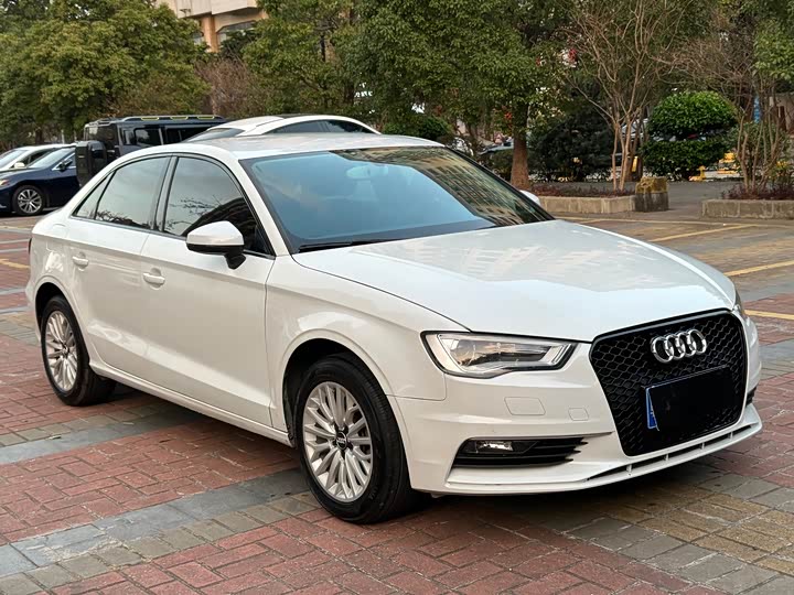 Audi A3 2015 Limousine 35 TFSI MT — фото 3