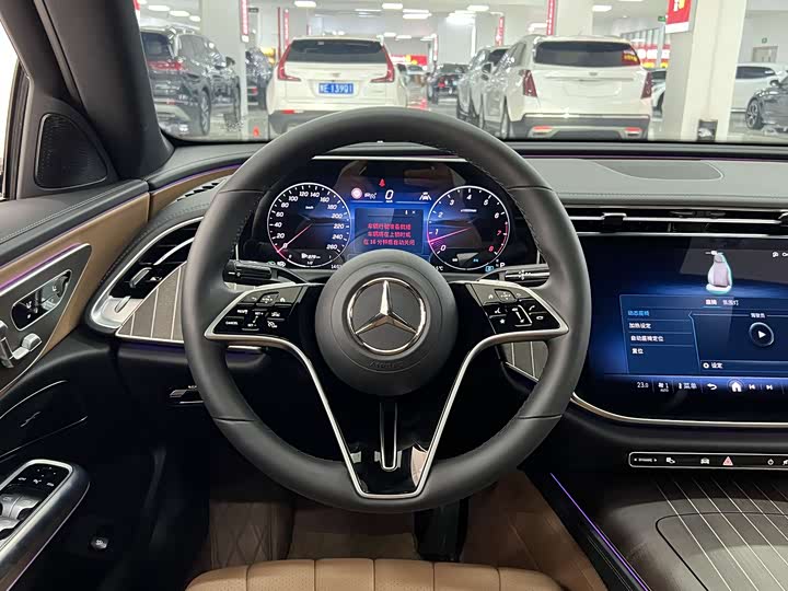 Mercedes-Benz E-Class 2024 E 300 L — фото 9