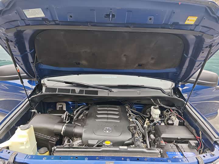 Toyota Tundra — фото 12