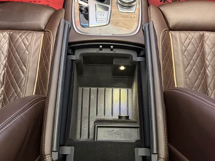 BMW 7 Series 740Li продвинутая люкс-пакет — фото 16