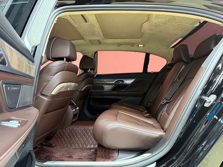 BMW 7 Series 740Li продвинутая люкс-пакет — фото 13