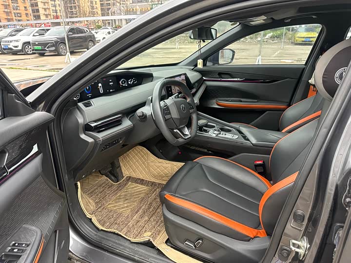 Changan UNI-V 2023 1.5 T Premium — фото 5