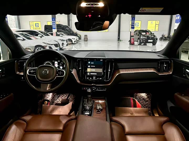 Volvo XC60 2021 T 5 4 WD — фото 4