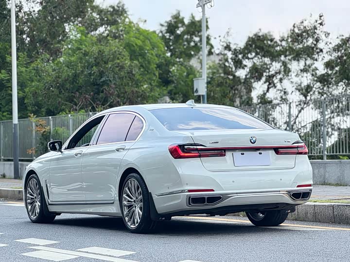 BMW 7-Series 2019 M 760 Li x Drive V 12 — фото 4