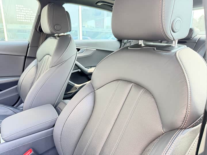 Audi A4L 2024 40 TFSI quattro RS — фото 7