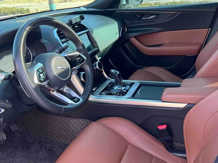 Jaguar XEL 2020 2.0 T 200 PS R-DYNAMIC S — фото 4
