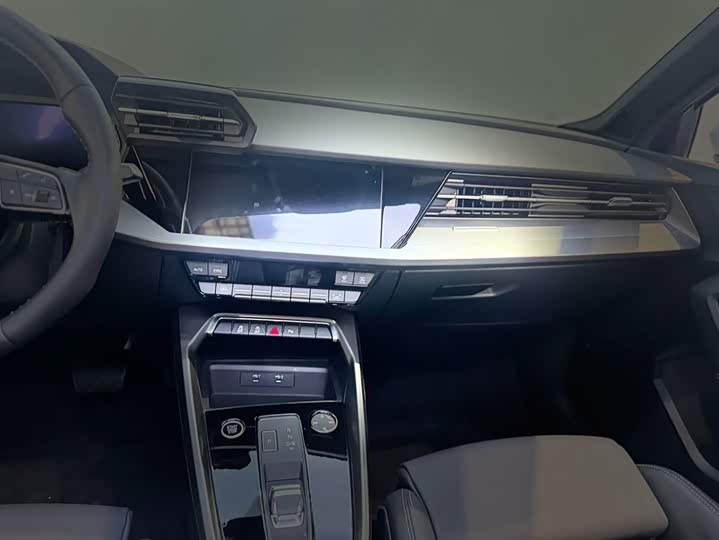 Audi A3 2023 Sportback 35 TFSI Sport — фото 13