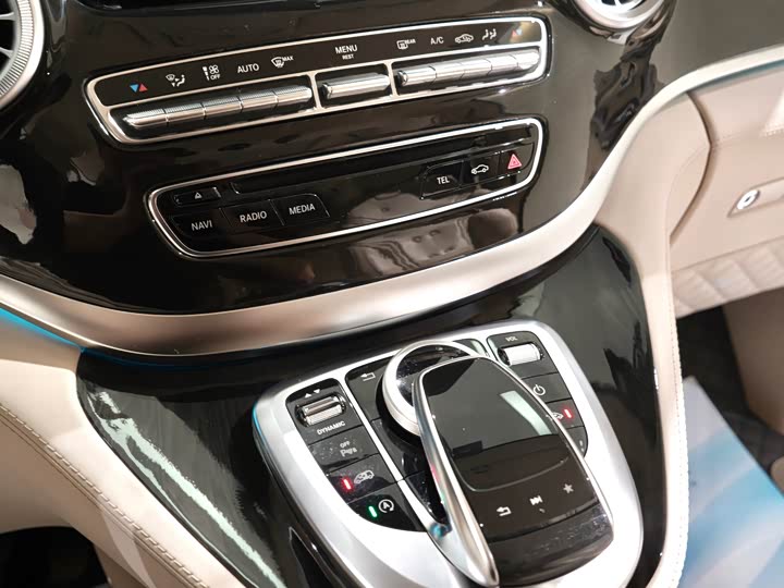 Mercedes-Benz V-Class 2018 V 260 L VI — фото 10