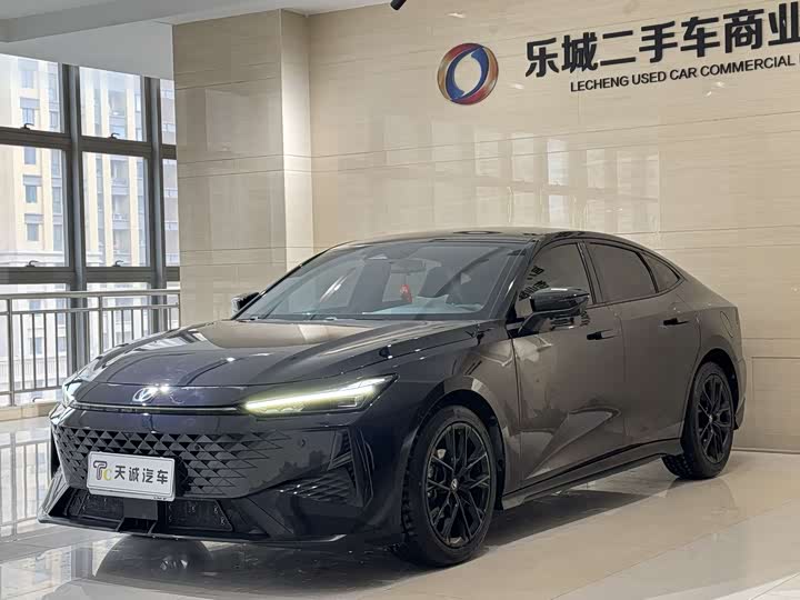 Changan UNI-V 2024 1.5 T Premium — фото 1