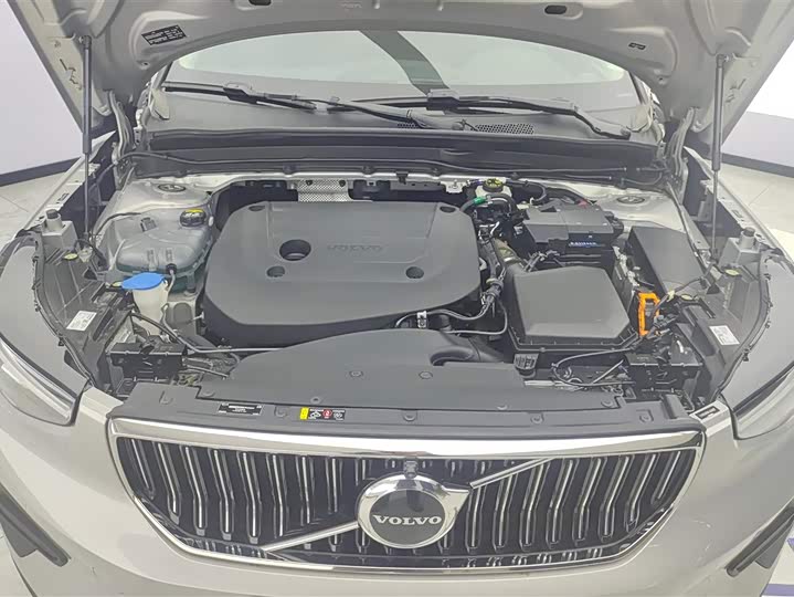 Volvo XC40 2023 B 4 WD — фото 10