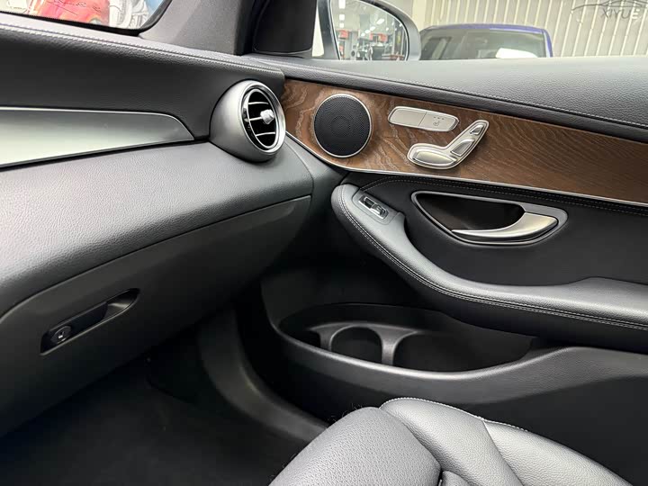 Mercedes-Benz GLC 2016 GLC 300 4 MATIC — фото 15