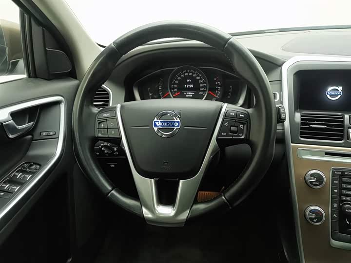 Volvo XC60 2017 T 5 — фото 11