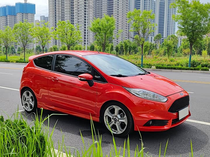 Ford Fiesta — фото 19