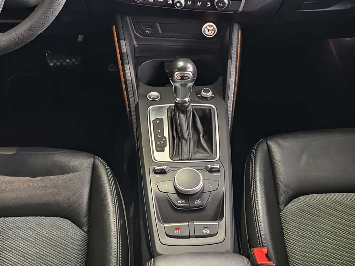 Audi Q2L 2020 35 TFSI — фото 12
