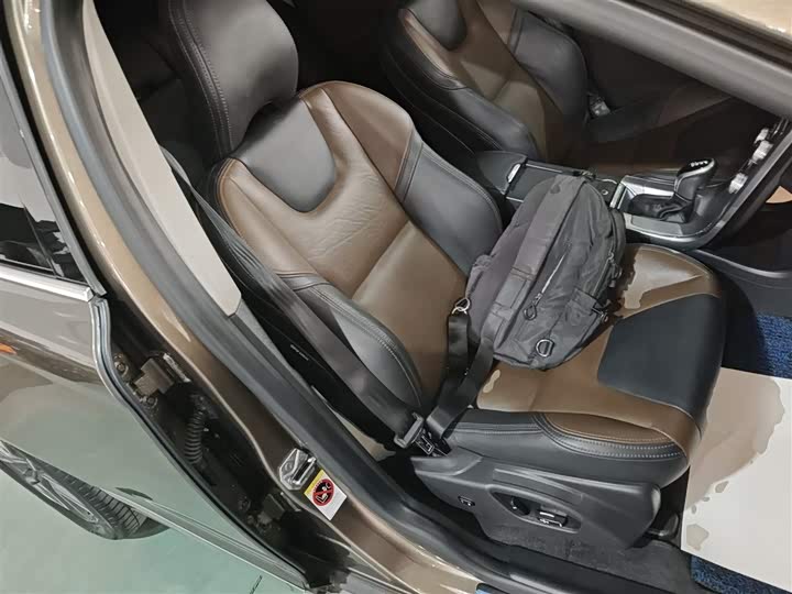 Volvo XC60 2017 T 5 AWD — фото 16