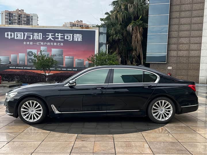 BMW 7 Series 740Li продвинутая — фото 17