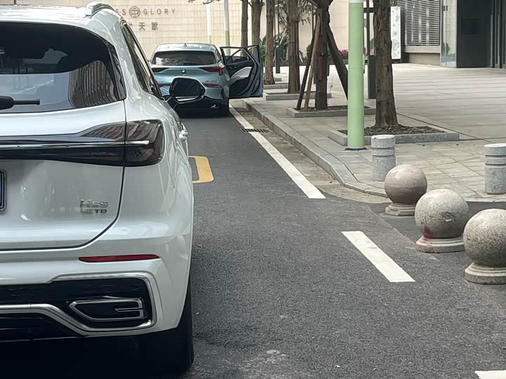 Hongqi HS5 2023 2.0 T Pro — фото 8