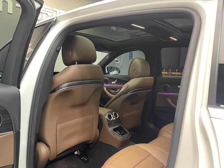 Mercedes-Benz E-Class 2022 E 260 L Sport — фото 11