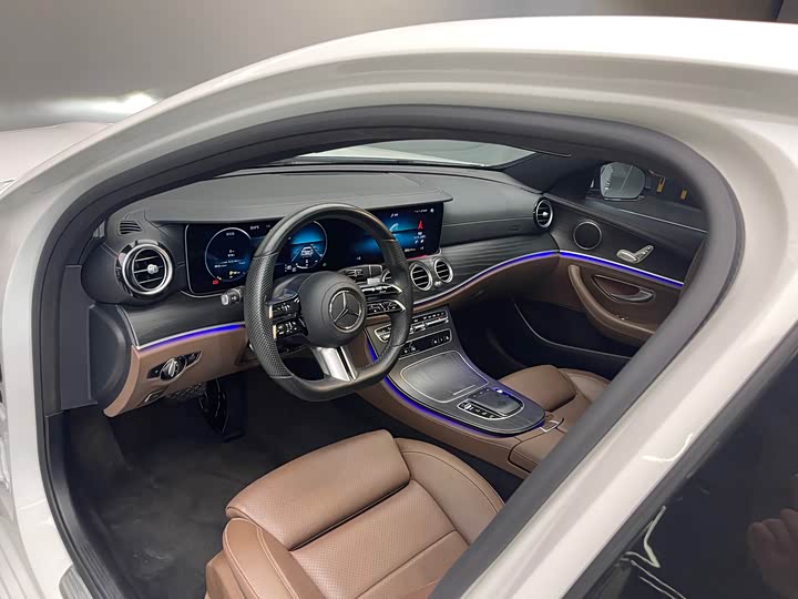 Mercedes-Benz E-Class 2022 E 260 L Sport — фото 10