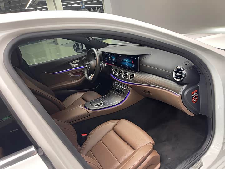Mercedes-Benz E-Class 2022 E 260 L Sport — фото 14