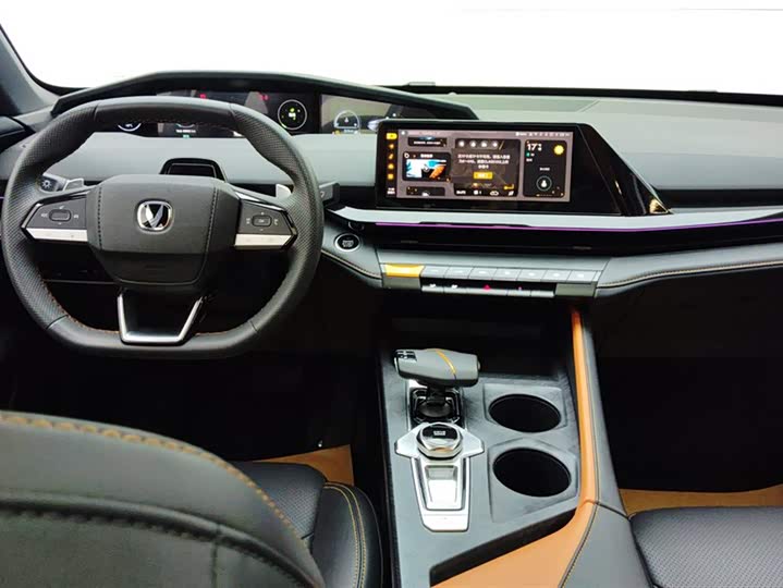Changan UNI-V 2022 1.5 T Premium — фото 12