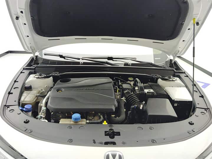 Changan UNI-V 2022 1.5 T Premium — фото 10