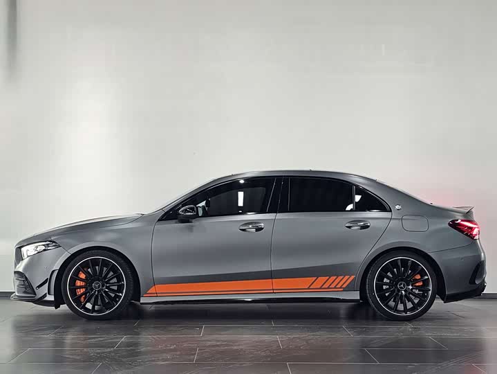 Mercedes-Benz A-Class 2023 AMG A 35 L 4 MATIC — фото 2