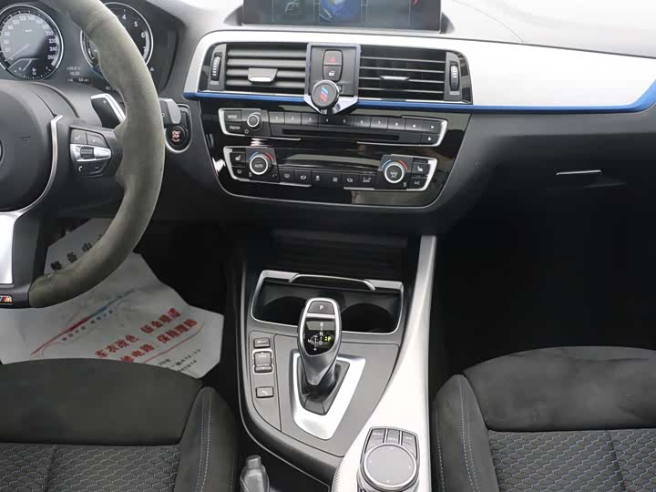 BMW 1-Series 2018 M 140i — фото 11