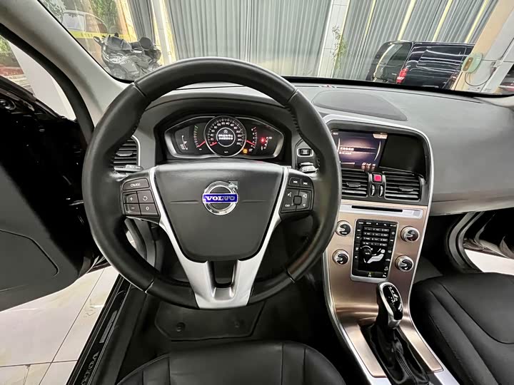 Volvo XC60 2017 T 5 AWD — фото 11