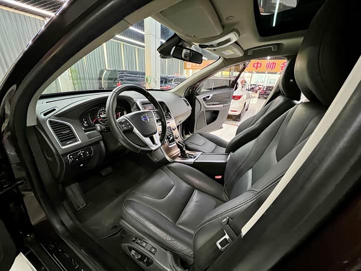 Volvo XC60 2017 T 5 AWD — фото 9