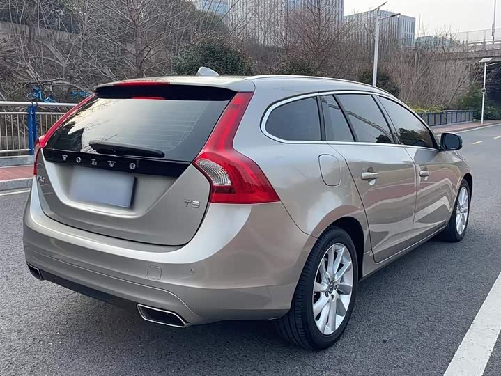 Volvo V60 2015 T 5 — фото 15
