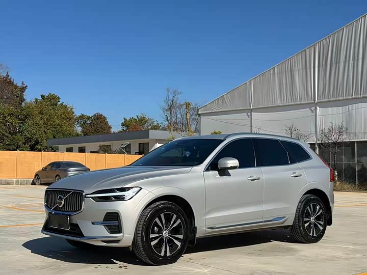 Volvo XC60 2024 B 5 4 WD — фото 1