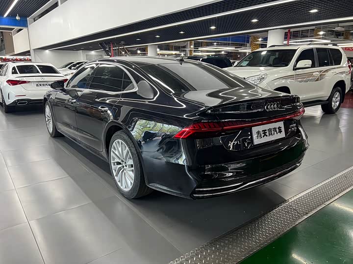 Audi A7L 2024 45 TFSI S-line — фото 2